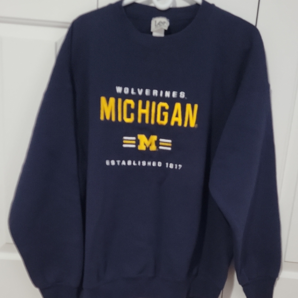 Lee Blue Crewneck Sweater with Classic Design